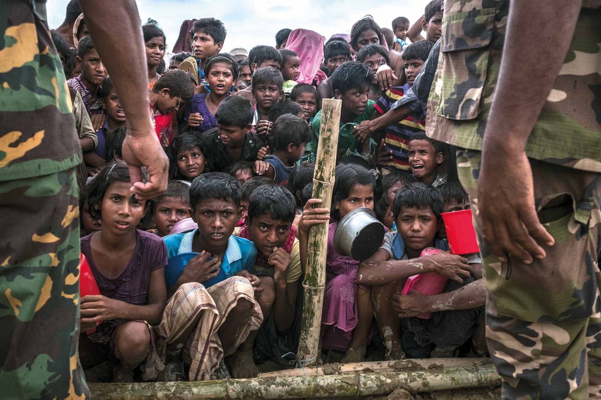 Cox's Bazar, Bangladesh. September 29th, 2017. BANGLADESH, Cox's Bazar: Rohingya Refugee Children Fleeing Myanmar (Burma) Reach A Refugee Camp In Cox's Bazar, Bangladesh On September 29, 2017. (C)William Keo/NEWZULU/Alamy Live News